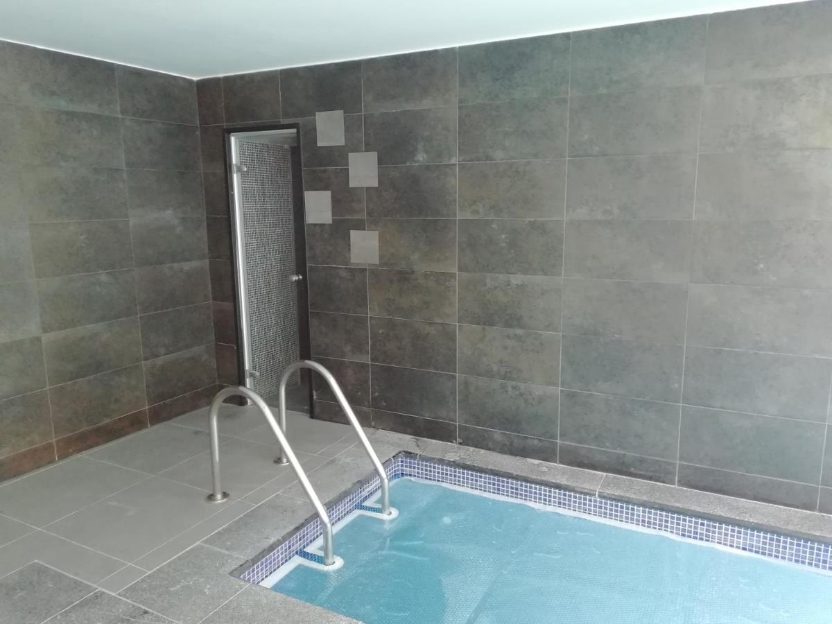 Etage à la ferme indépendant avec piscine intérieure privative Bassee Exterior foto